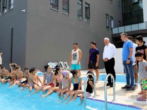 Akdenizli Çocukların Havuz Keyfi