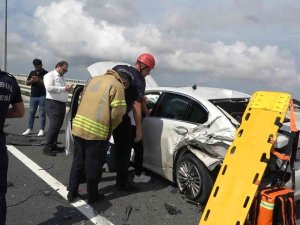 İ̇stanbul Havalimanı Çıkışında Kaza, 1 Kişi Araçta Sıkışarak Yaralandı