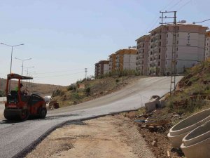 Yozgat Belediyesi Sıcak Asfalt Çalışmalarına Devam Ediyor