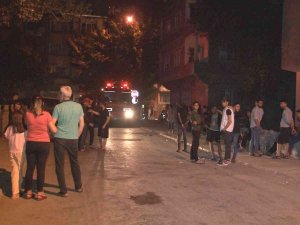 Kayseri’de Çatı Yangını 3 Saatlik Çalışmayla Söndürüldü, Vatandaşlar Yangını Film İzler Gibi İzledi