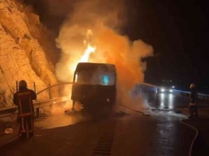 Kömür Yüklü Tırın Dorsesi Alev Alev Yandı