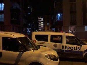 Polis Memuru Silahını Temizlerken Kendini Vurdu