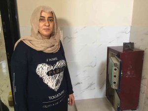 Kasayı Parçalayıp 900 Gram Altın, 100 Bin Lira Çaldılar