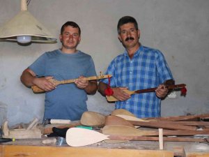 Binlerce Yıllık Bağlama Türü ’Cura’ Unutulmaya Yüz Tuttu