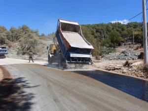 Kumluca Ortaköy’de 6 Mahalleyi Bağlayan Grup Yolu Asfaltlanıyor