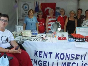 Burhaniye’de Engellilerin Ürünleri İlgi Gördü