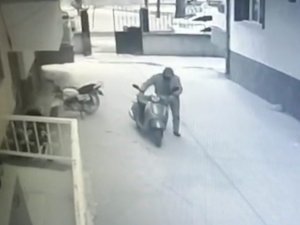 Bursa’da Motosiklet Hırsızı Kamerada