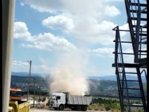 Şantiyede Çıkan Hortum Paniğe Sebep Oldu