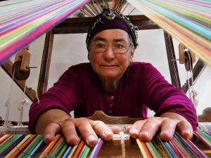 Tavan Aralarından Çıkarıldı, Dokunan Kumaşlar Modacıların İlgi Odağı Oldu