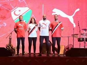 Kktc Milli Futbol Takımı’nın Formaları Tanıtıldı
