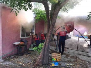Osmaniye’de Yanan Ev Kullanılmaz Hale Geldi