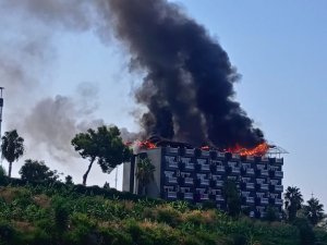 Alanya’da Korkutan Otel Yangını Söndürüldü