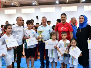 Yaz Spor Okulundaki Öğrenciler Eğitimlerini Tamamladı