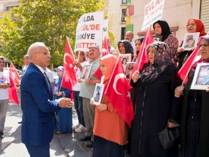 Diyarbakır İ̇l Emniyet Müdürü Kaya, Evlat Nöbetindeki Ailelerle Bir Araya Geldi