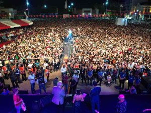 Melek Mosso’dan Muhteşem Konser