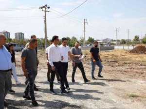 Başkan Beşikci Yapımı Devam Eden Parkları Denetledi