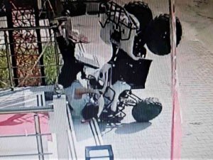 Atv Aracıyla Duvara Çarpan Sürücünün Ölümden Döndüğü Anlar Kamerada