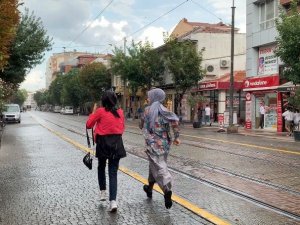 Eskişehirliler Yağmura Hazırlıksız Yakalandı