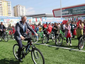 Gaziantep’te Başarılı Öğrencilere Bisiklet Hediyesi