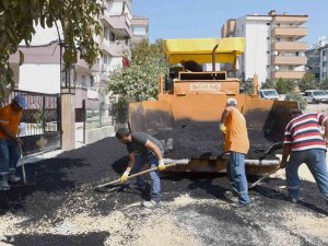 Kuşadası’nda Eskiyen Yollar Yenileniyor