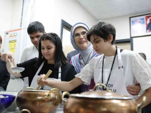 Emine Erdoğan, Türkiye’de Engellilere Hizmet Veren İlk Halk Eğitim Merkezinin Açılışını Yaptı