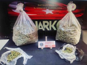 Aracından 4 Kilo 440 Gram Uyuşturucu Çıkan Sürücü Kıskıvrak Yakalandı