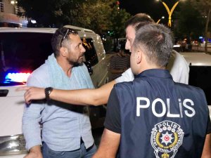 Çakarlı Araçla Yakalandı, “Abartıyorsunuz, Vatan Haini Miyim?” Dedi