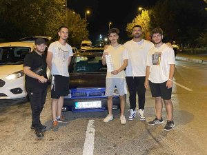 Denetimde Ceza Yedi, Otomobilinin Önünde Fotoğraf Çektirdi