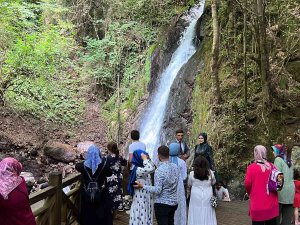 Sıcaktan Bunalan, Aydınpınar Şelalesine Koştu