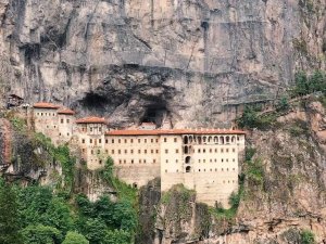 Sümela’da Yaklaşık 6 Yıl Önce Başlayan Restorasyon Ve Kaya Güçlendirme Çalışmaları Tamamlandı