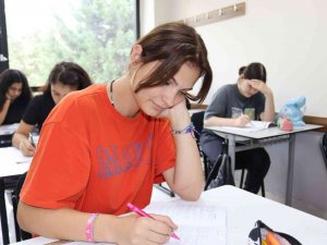 Ücretsiz Üniversite Hazırlık Kurslarında 135 Öğrenci Eğitime Başladı