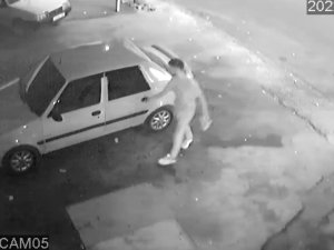 Otomobilleri Tek Tek Dolaştı, Tek Poşetle Geldiği Sanayi Çarşısından 4 Poşetle Çıktı
