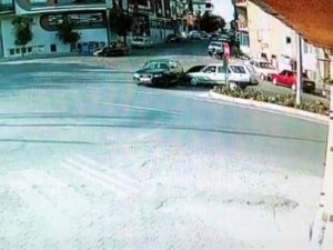 Çözümsüz Kavşakta Kazalar Art Arda Yaşanıyor