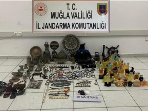 Hırsızlık Şüphelileri Jandarmadan Kaçamadı