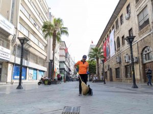 Hayallerinin Peşinden Koştu, Temizlik İşçisiyken Solist Oldu