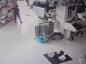 Sultanbeyli’de Bin 800 Tl Değerinde Oto Aksesuarı Çalan Şüpheliler Yakalandı