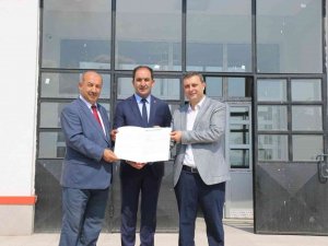 Kütahya Kirazpınar İ̇lkokulunun “Yapı Kullanma İ̇zin Belgesi” Teslim Alındı