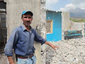 40 Yıllık Emeğiyle Birlikte Biriktirdiği Hac Parası Da Çıkan Yangında Kül Oldu