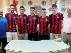 Turgutluspor Altyapı Oyuncularıyla Profesyonel Sözleşme İmzaladı