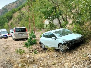 Tunceli’de Araç Yoldan Çıktı: 3 Yaralı