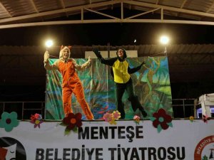 Neşeli Orman Tiyatrosu Akçaova’da Sahnelendi