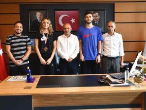 Şampiyonlardan Başkan Oral’a Ziyaret