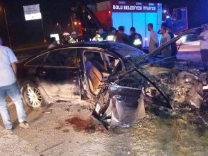 Kontrolden Çıkan Otomobil Beton Direğe Çarptı: 2 Yaralı