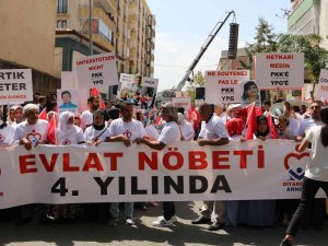 Bakan Soylu, Evlat Nöbetindeki Ailelerle Teröre Lanet Yürüyüşüne Katıldı
