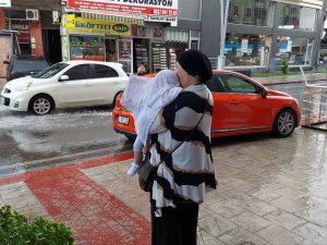 Aniden Bastıran Yağmura Vatandaşlar Hazırlıksız Yakalandı