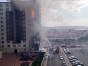 Sivas’ta Apartmanda Yangın