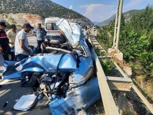 Bilecik’te Park Halindeki Otomobile Kamyonun Çarpması Sonucu 1’i Ağır 5 Kişi Yaralandı