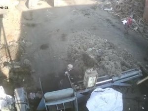 Makineye Sıkışıp Canından Olmuştu, Dehşet Kazanın Görüntüleri Ortaya Çıktı