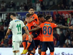 Spor Toto Süper Lig: M. Başakşehir: 1 - Corendon Alanyaspor: 0 (İ̇lk Yarı)