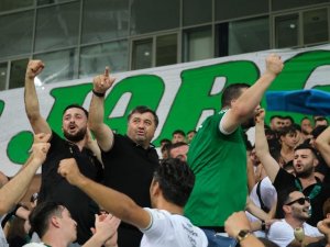 Aytekin Şenlikoğlu Taraftarlarla Birlikte Maçı İzledi